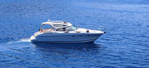 Private motor-yacht experience on the Adriatic near Molonta.