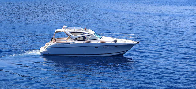 Private motor-yacht experience on the Adriatic near Molonta.